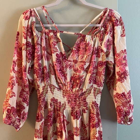 Off Shoulder Smocked Waist Dress Sz small. Like New! - Picture 4 of 10